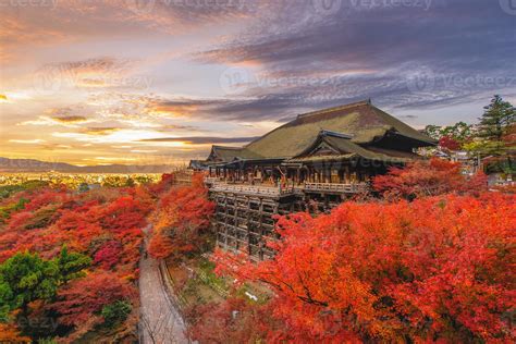  Le Kiyomizu-dera : Un Temple Suspendu au Coeur de Kyoto!