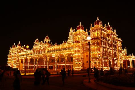  Le Palais de Mysore: Un chef-d’œuvre architectural et un hymne à la grandeur royale !