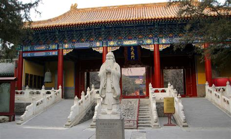 Le Temple de Confucius à Xinxiang : Un sanctuaire millénaire aux couleurs vibrantes !